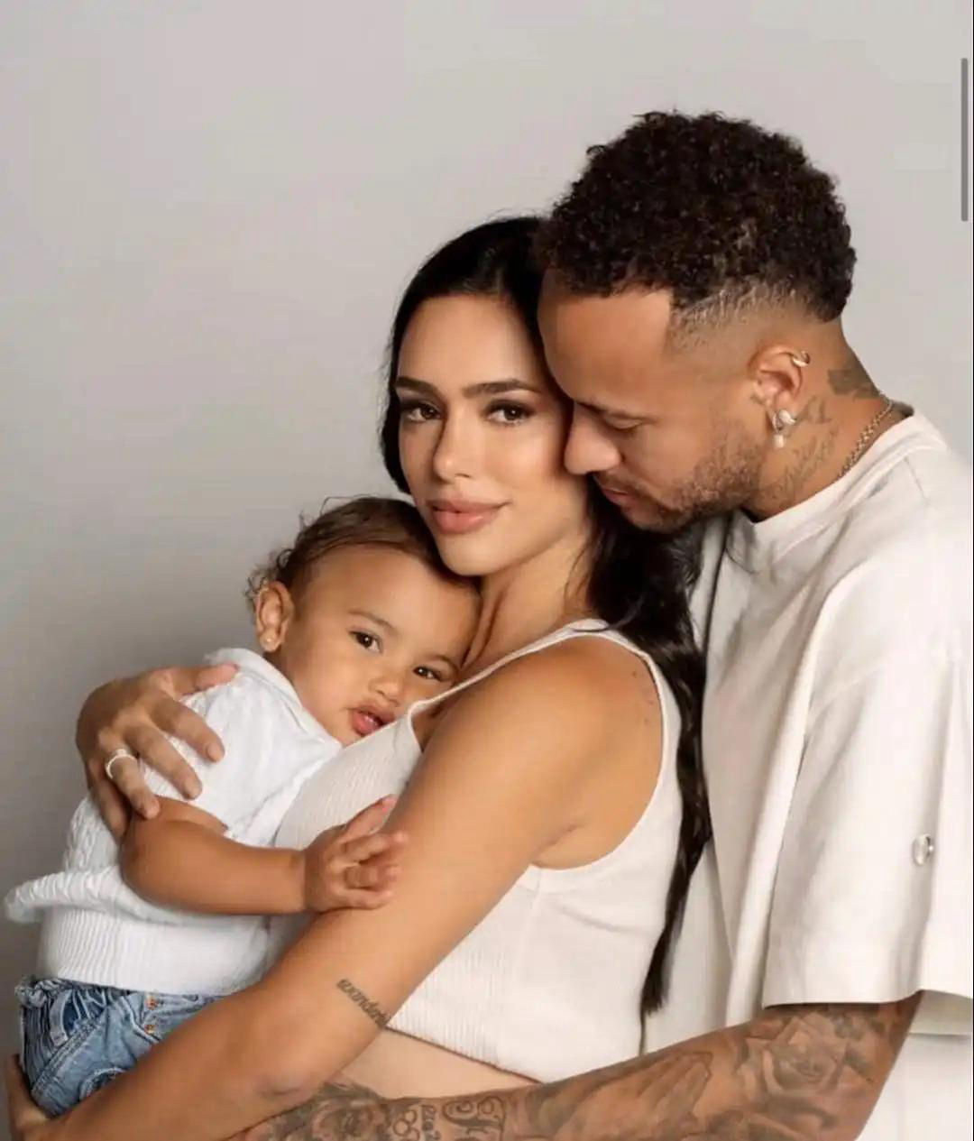 在巴萨梅西对内马尔的帮助