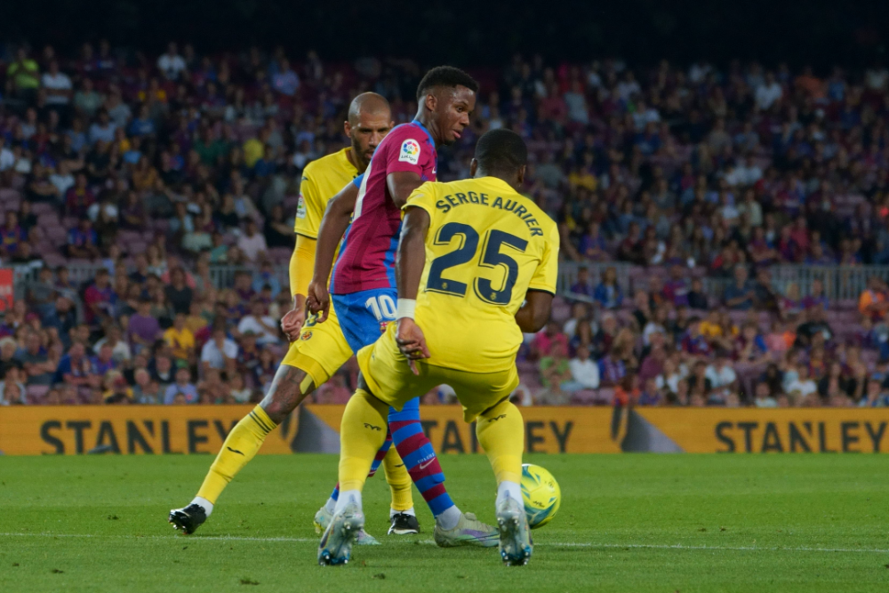 西甲联赛球队签约新生引发球迷热议吗